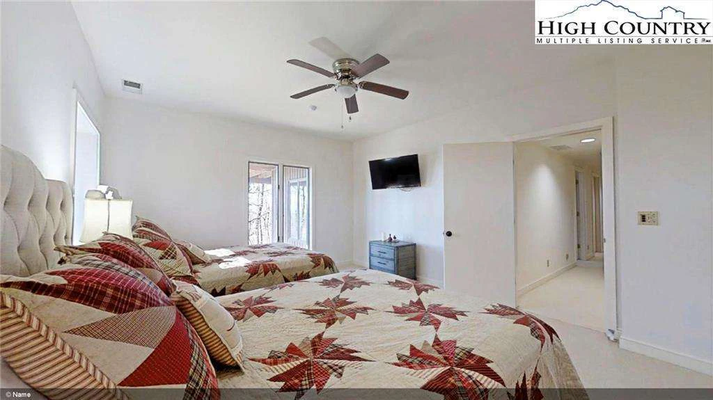 Image number 2 for the current listing