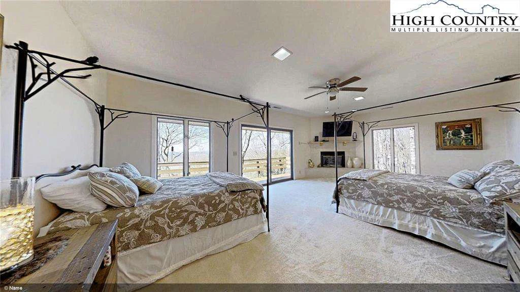 Image number 12 for the current listing