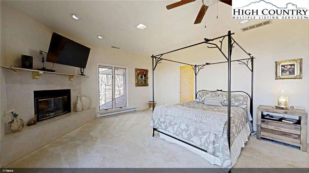 Image number 13 for the current listing