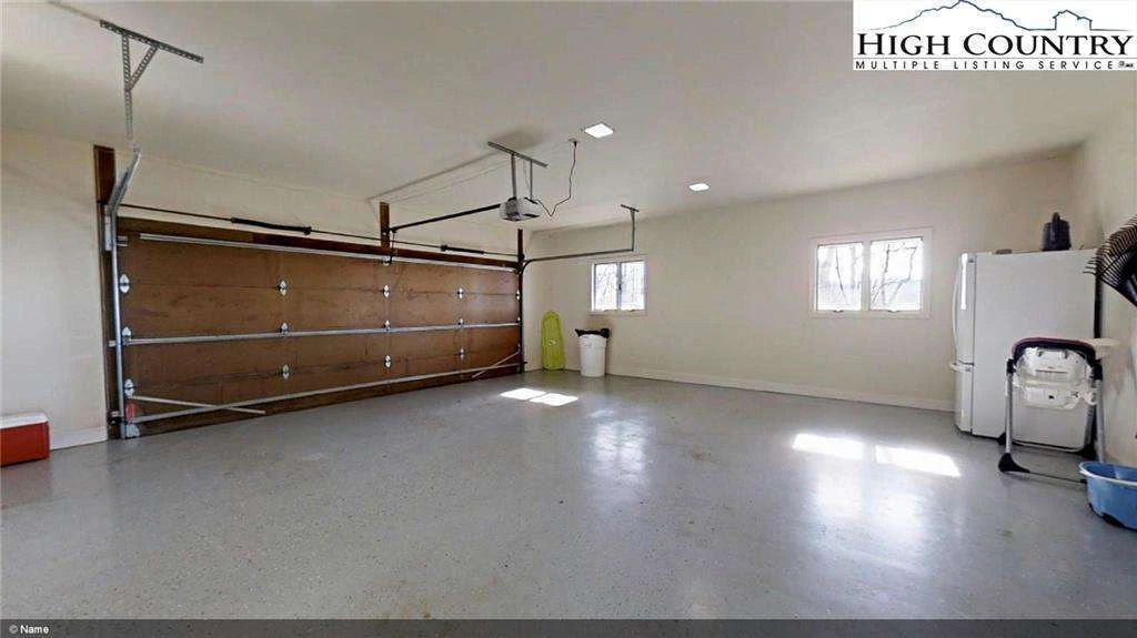 Image number 18 for the current listing