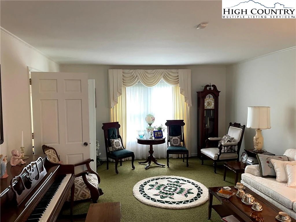 Image number 11 for the current listing