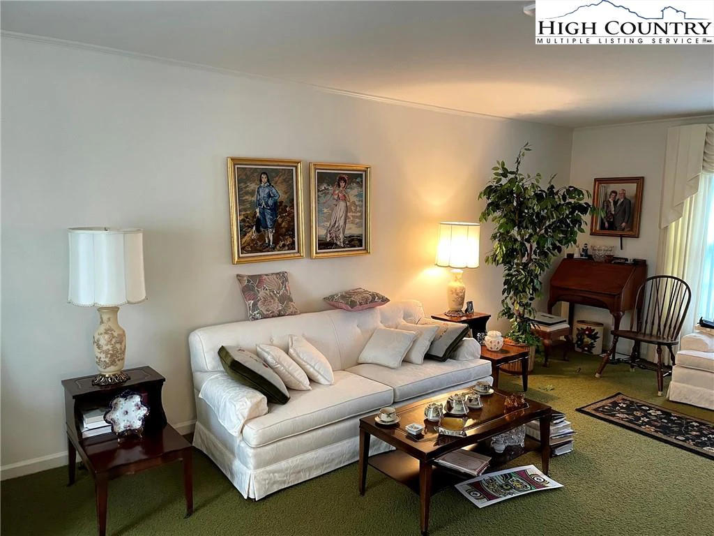Image number 3 for the current listing