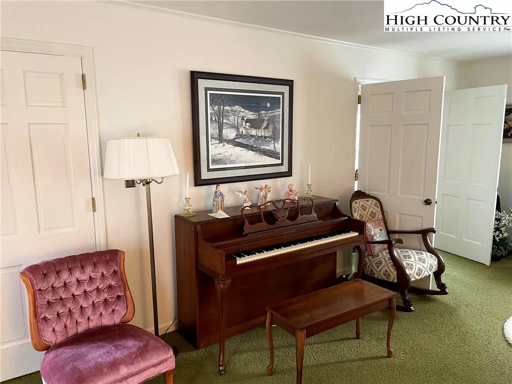 Image number 4 for the current listing