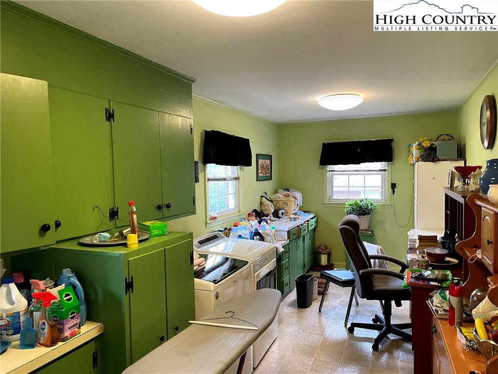 Image number 5 for the current listing