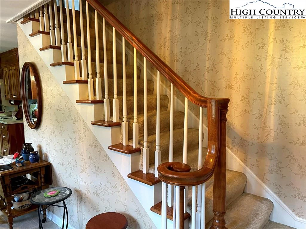 Image number 6 for the current listing