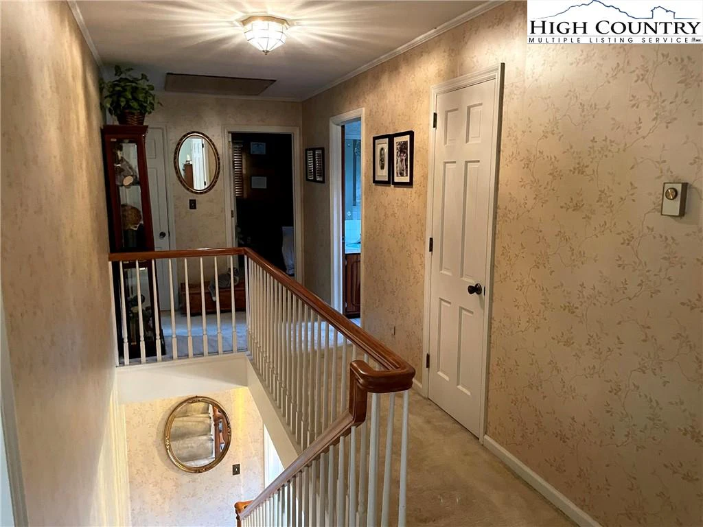 Image number 7 for the current listing
