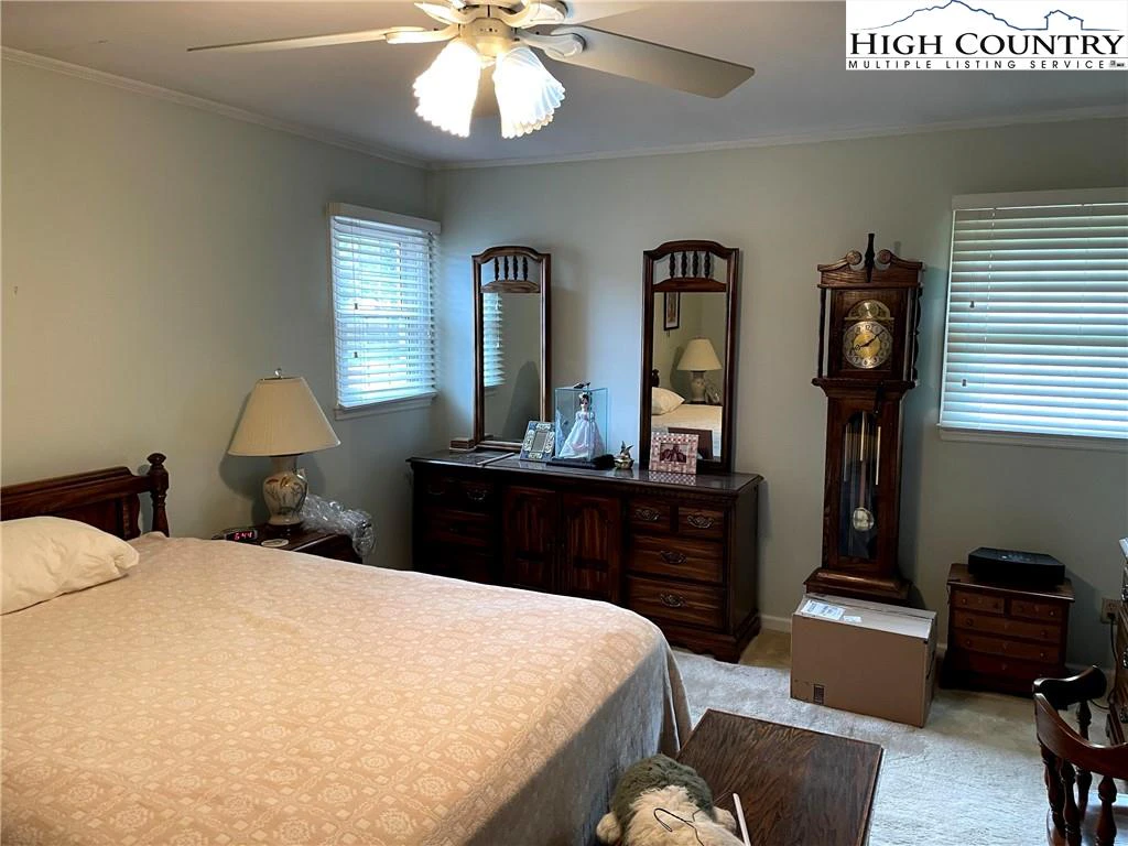 Image number 10 for the current listing