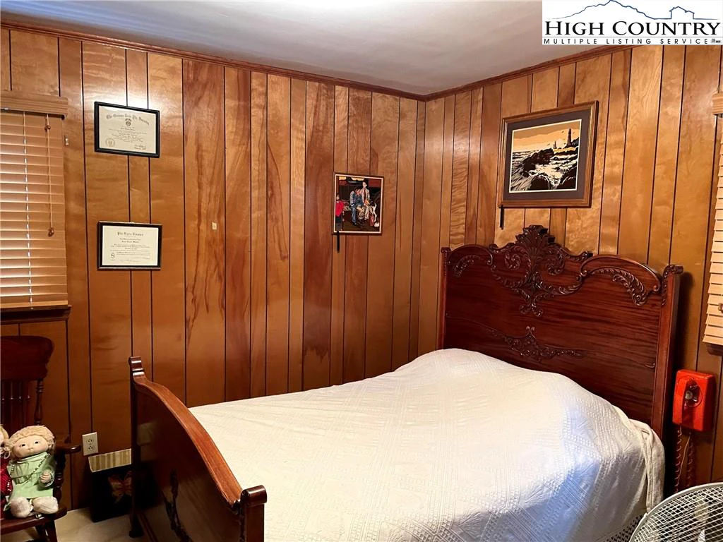 Image number 15 for the current listing