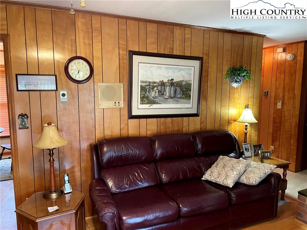 Image number 21 for the current listing