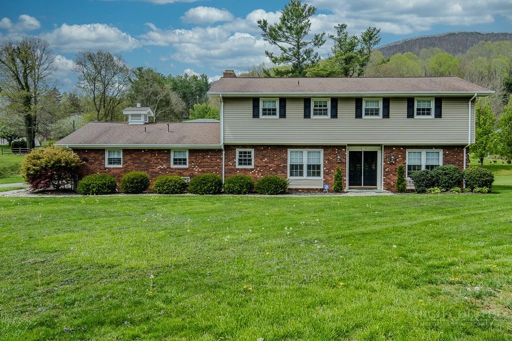 Image number 1 for the current listing
