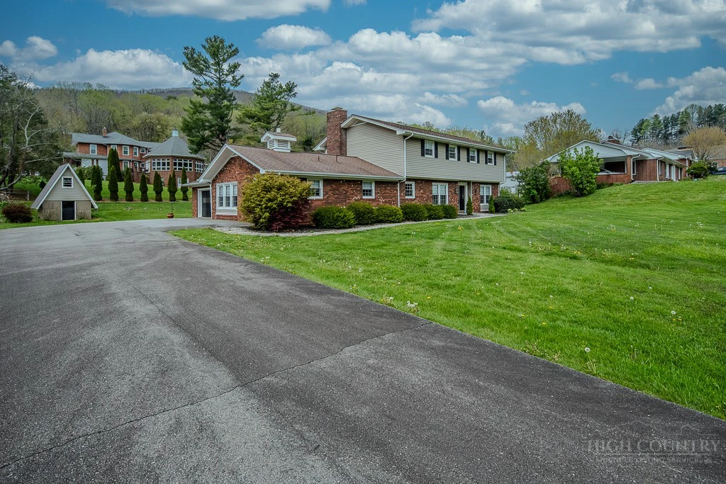 Image number 2 for the current listing