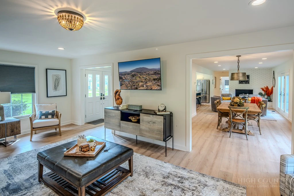 Image number 5 for the current listing