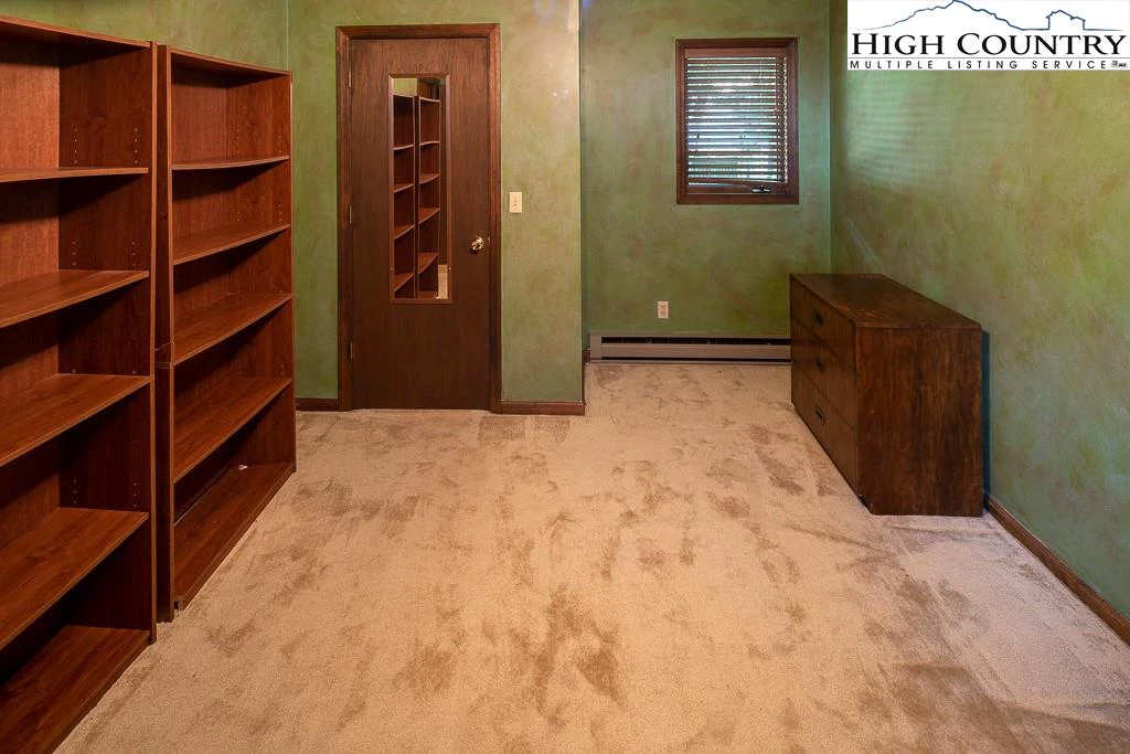 Image number 3 for the current listing