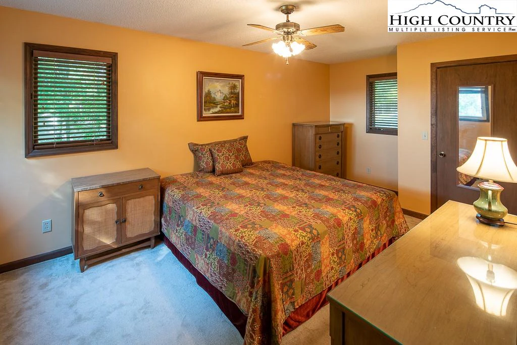 Image number 5 for the current listing