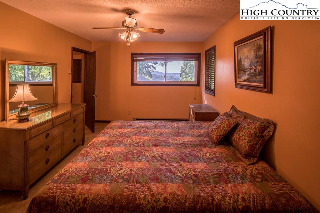 Image number 6 for the current listing