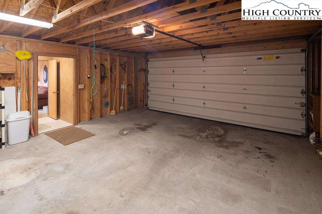Image number 9 for the current listing