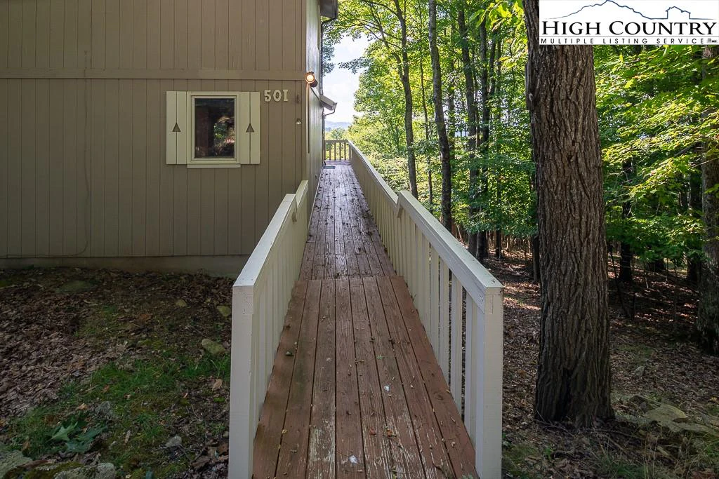 Image number 17 for the current listing