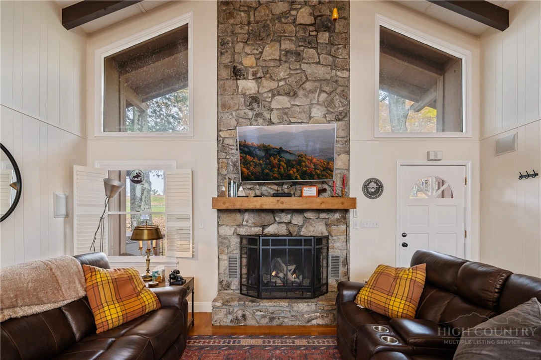 Image number 18 for the current listing