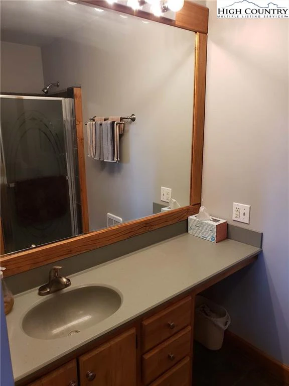 Image number 2 for the current listing