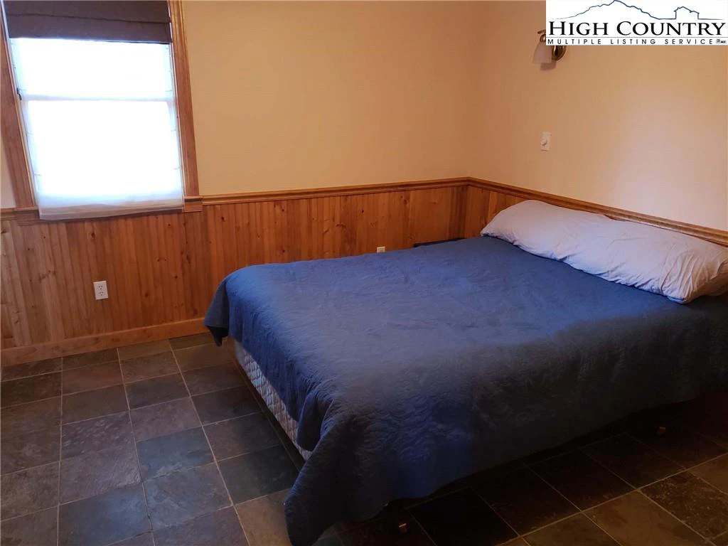 Image number 14 for the current listing