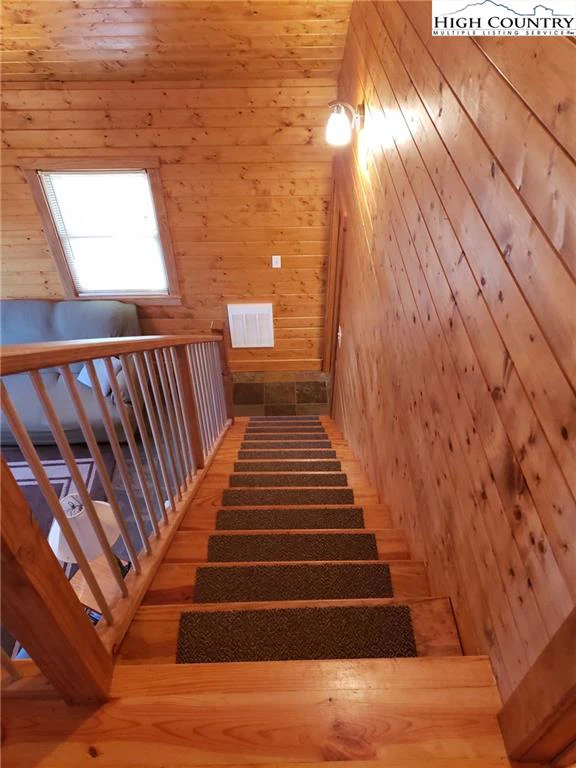 Image number 11 for the current listing
