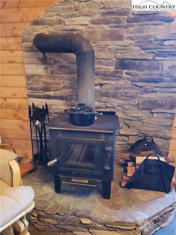 Image number 19 for the current listing