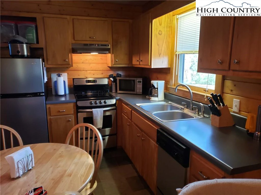 Image number 18 for the current listing