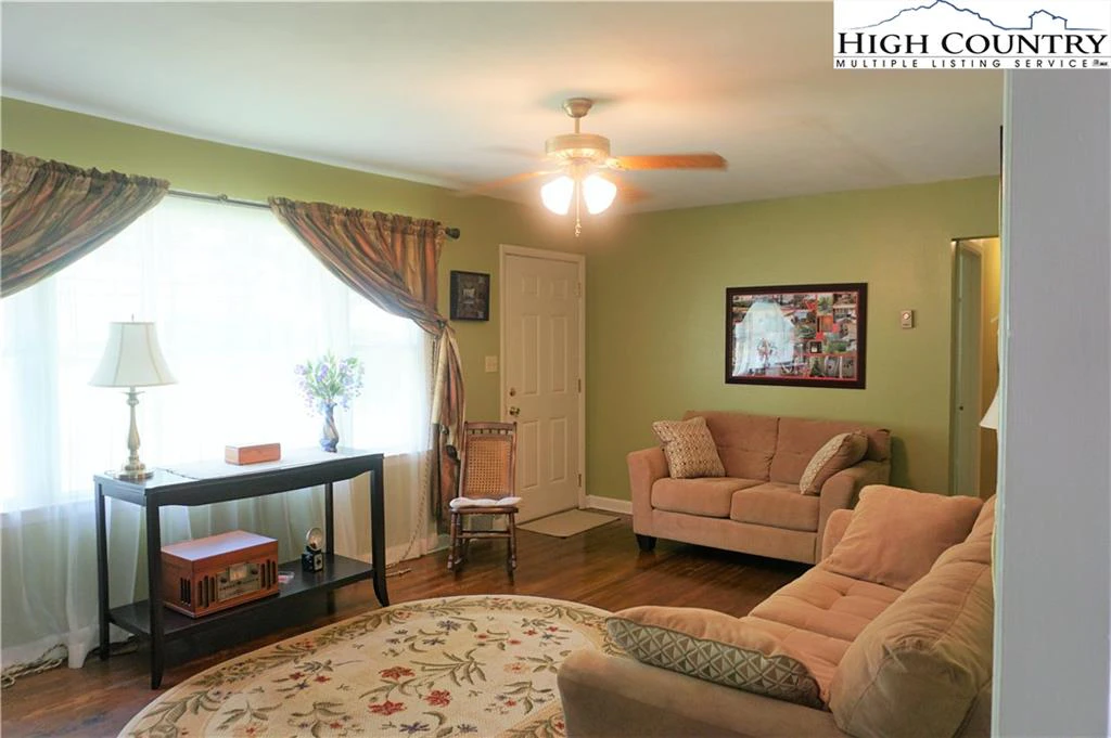 Image number 20 for the current listing