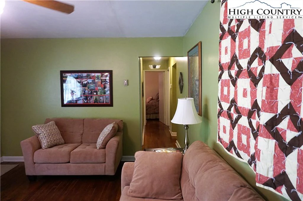 Image number 18 for the current listing
