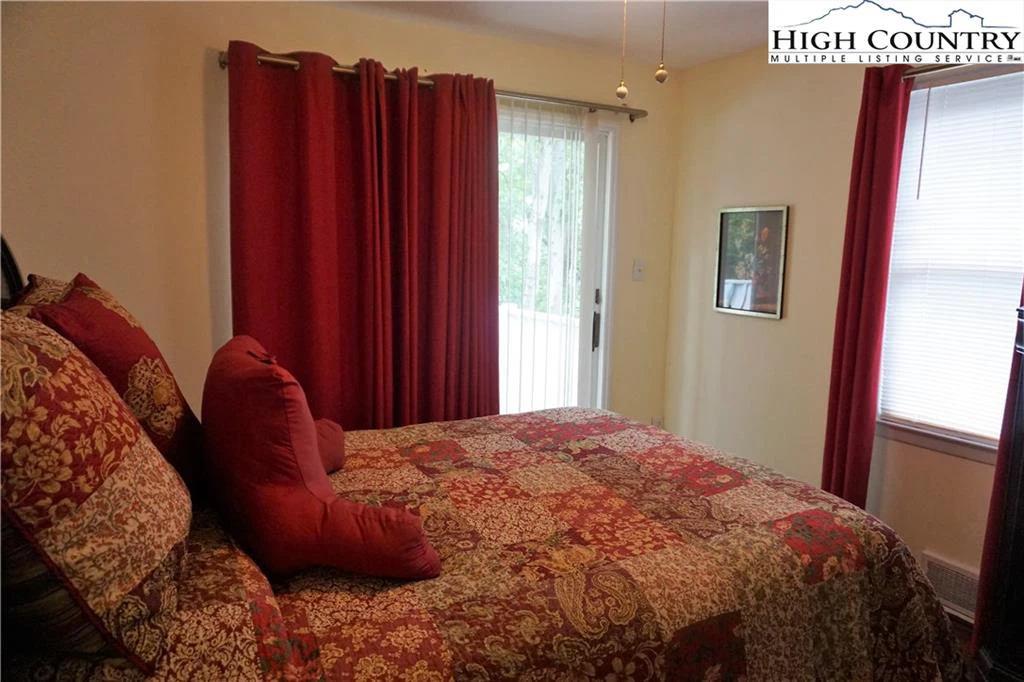 Image number 12 for the current listing