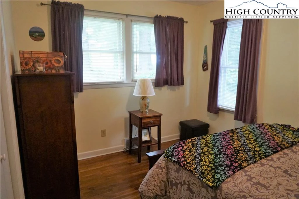 Image number 10 for the current listing