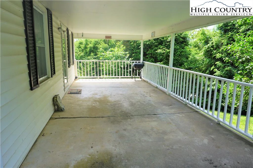 Image number 8 for the current listing