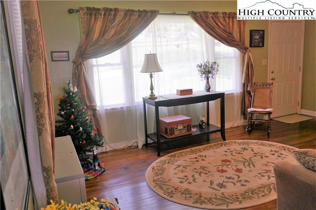 Image number 21 for the current listing