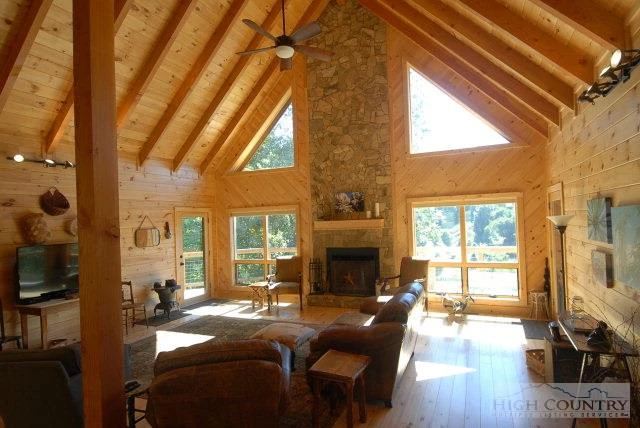 Image number 11 for the current listing