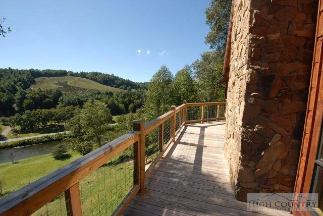 Image number 15 for the current listing