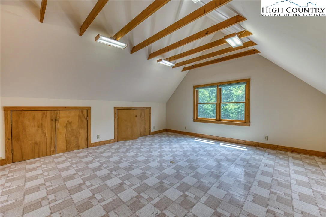 Image number 9 for the current listing