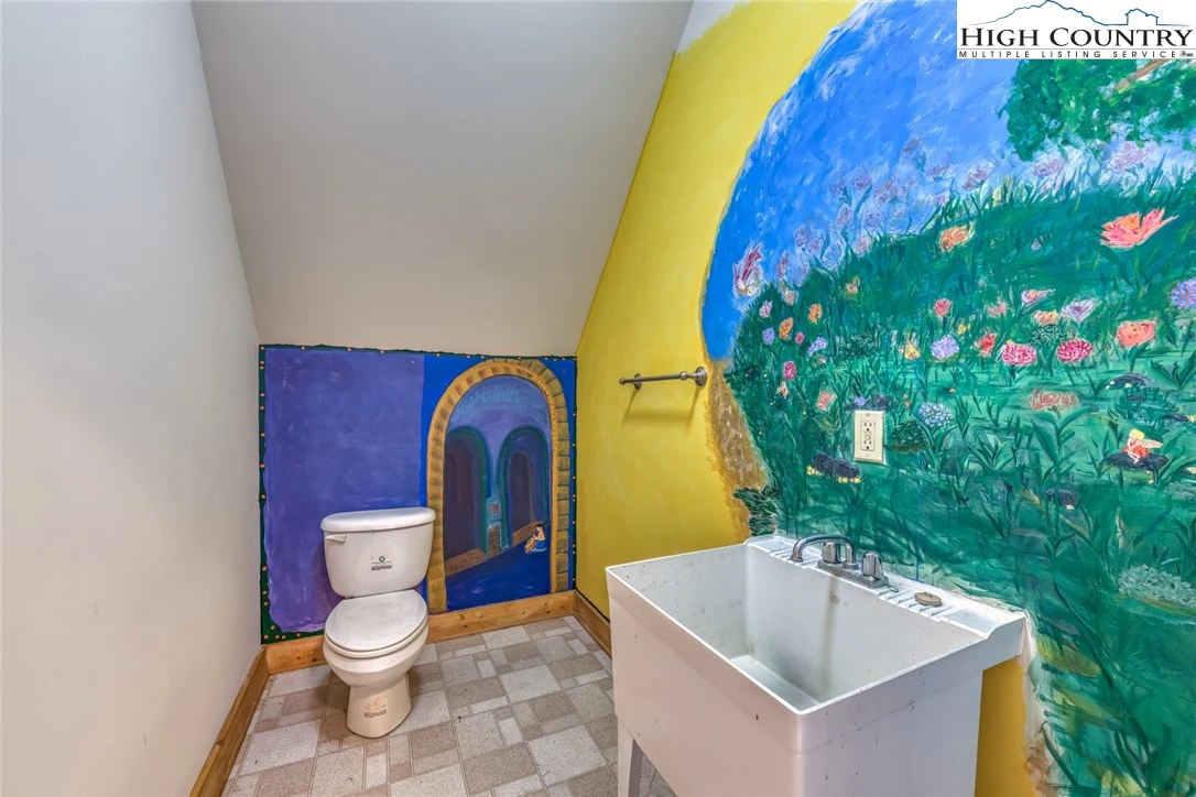 Image number 11 for the current listing
