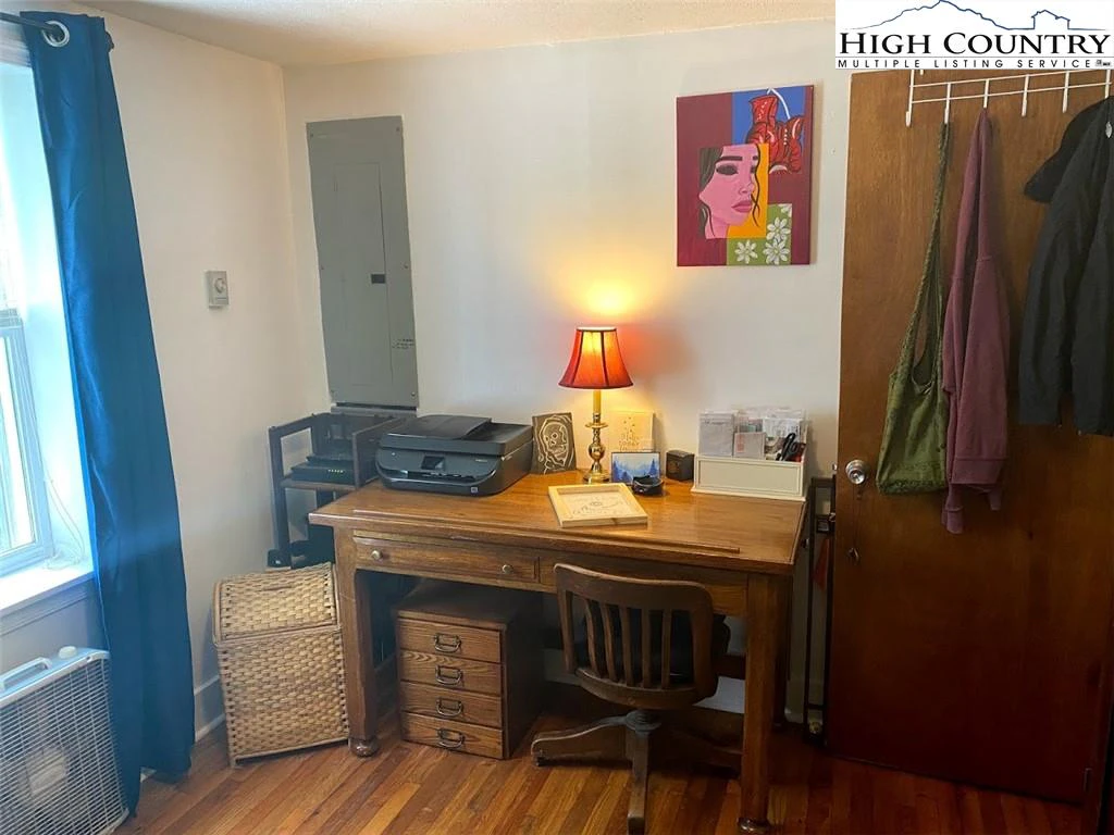 Image number 5 for the current listing