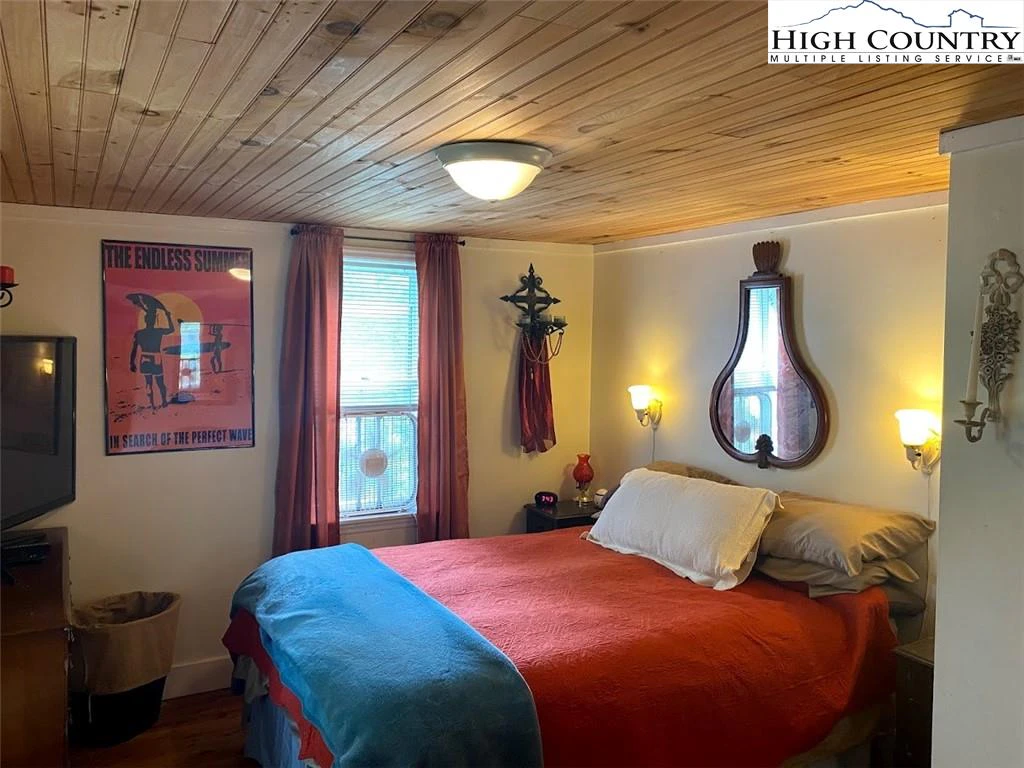 Image number 2 for the current listing