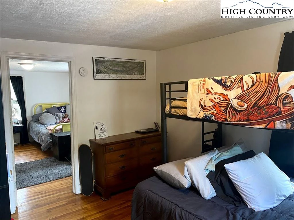 Image number 16 for the current listing