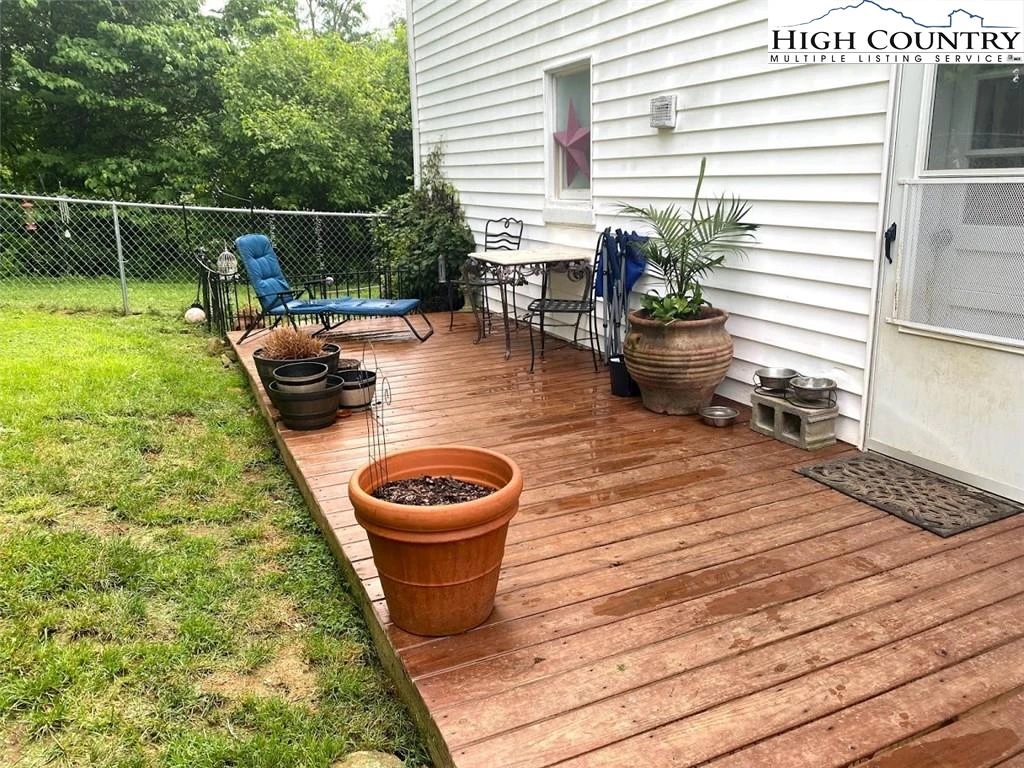 Image number 19 for the current listing