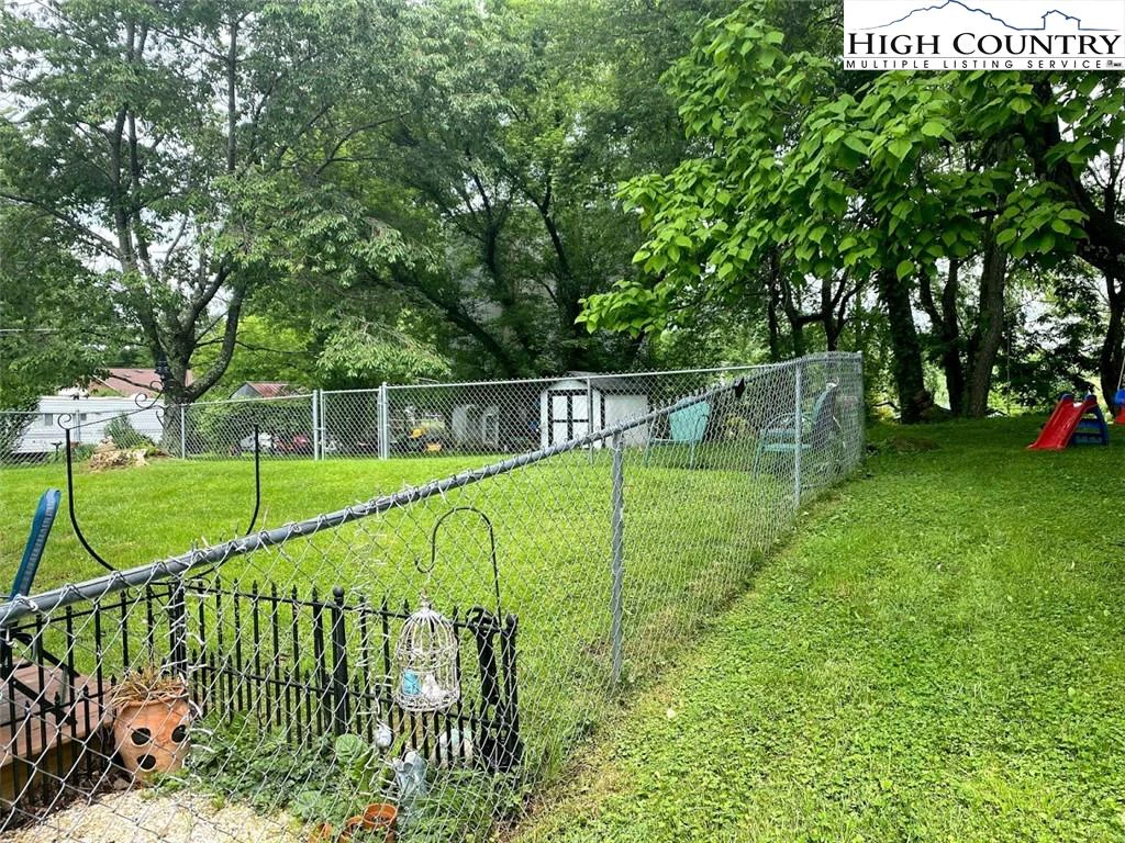 Image number 21 for the current listing