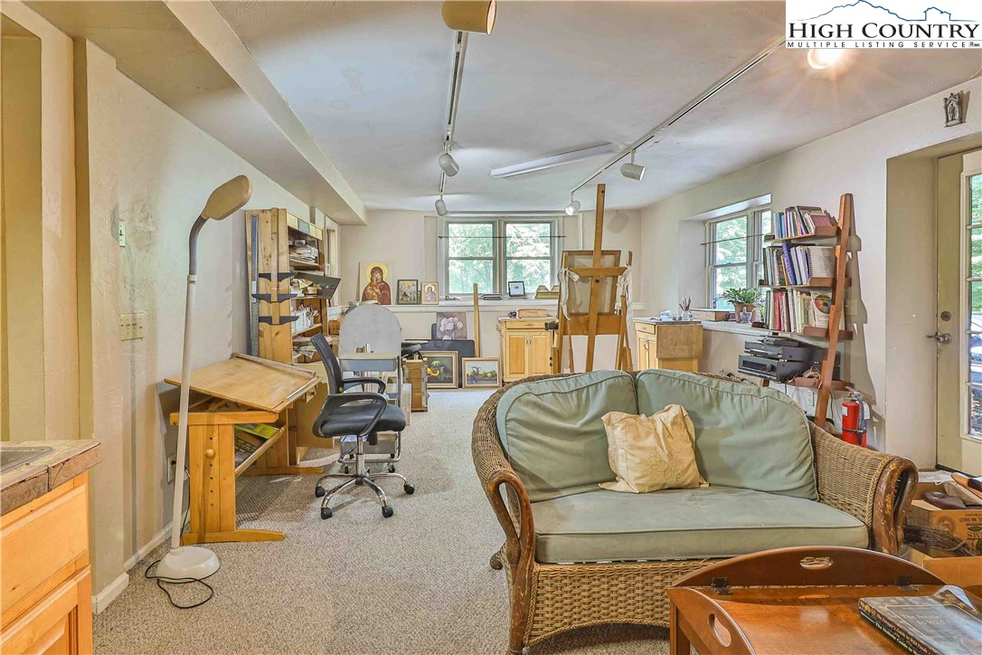 Image number 10 for the current listing