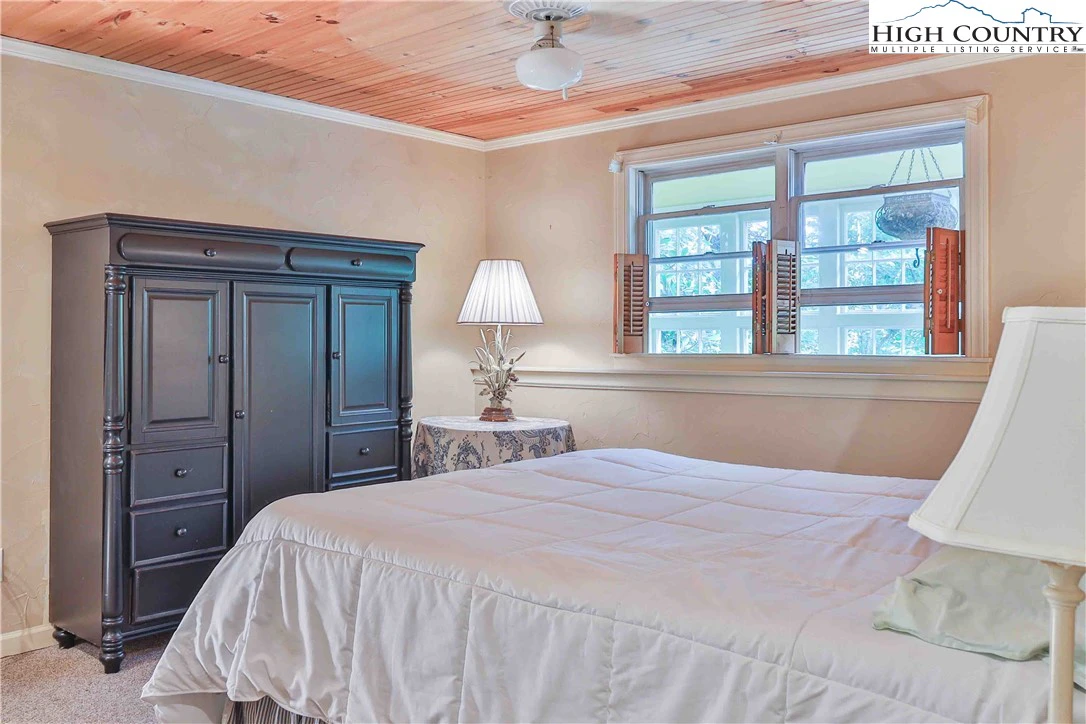 Image number 3 for the current listing