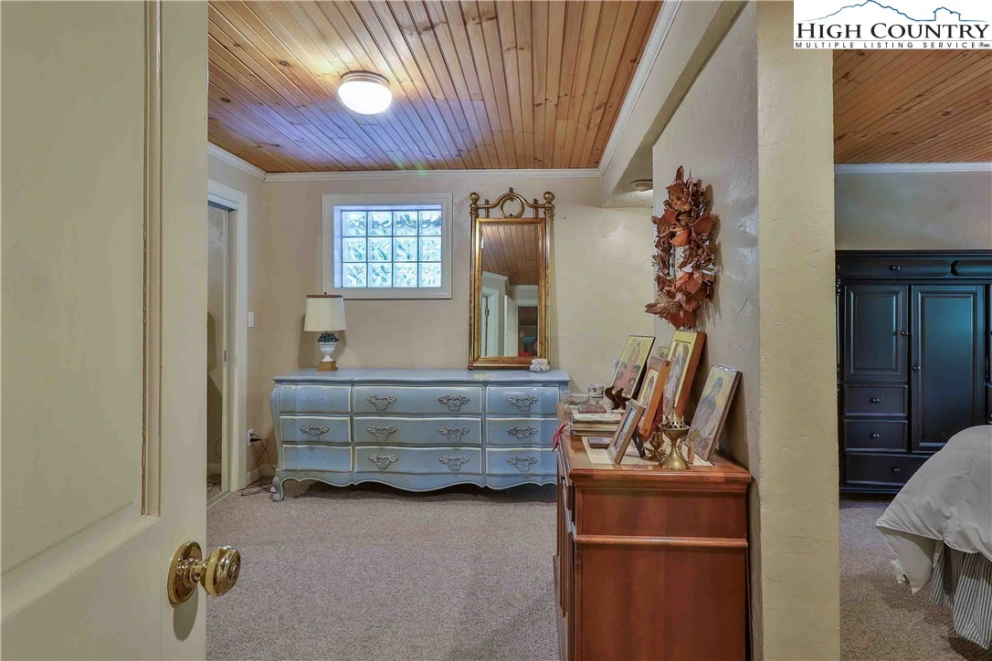 Image number 4 for the current listing