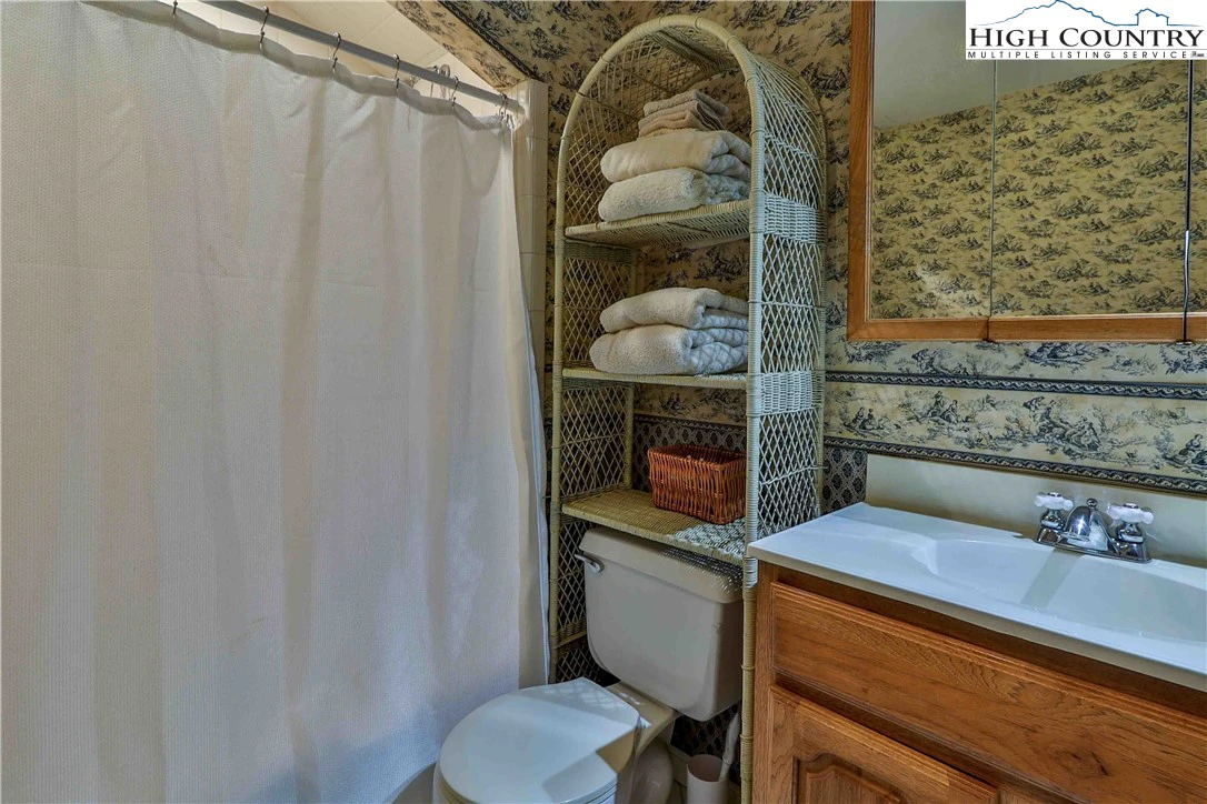 Image number 5 for the current listing