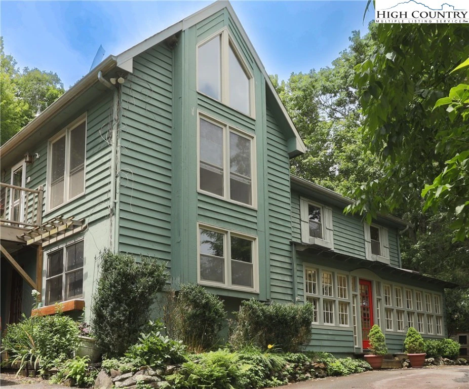 Image number 1 for the current listing