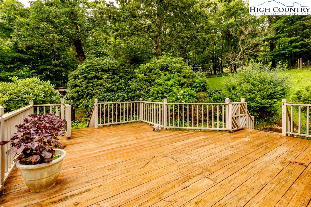 Image number 15 for the current listing