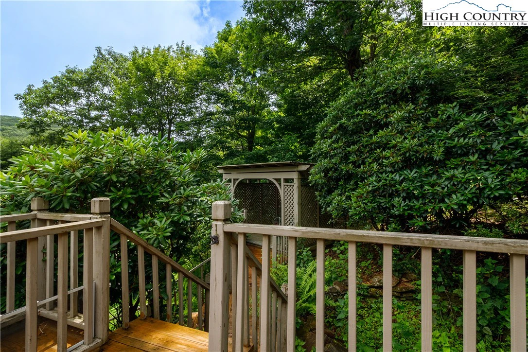 Image number 16 for the current listing