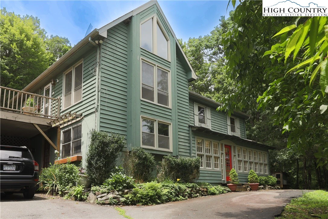 Image number 18 for the current listing